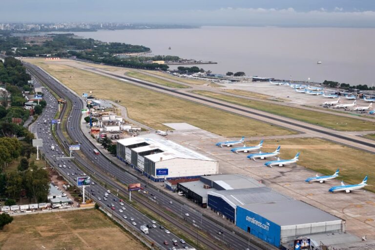 Vista de la pista del Aeroparque Jorge Newbery