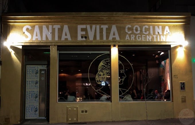 Fachada del restaurante Santa Evita en Palermo