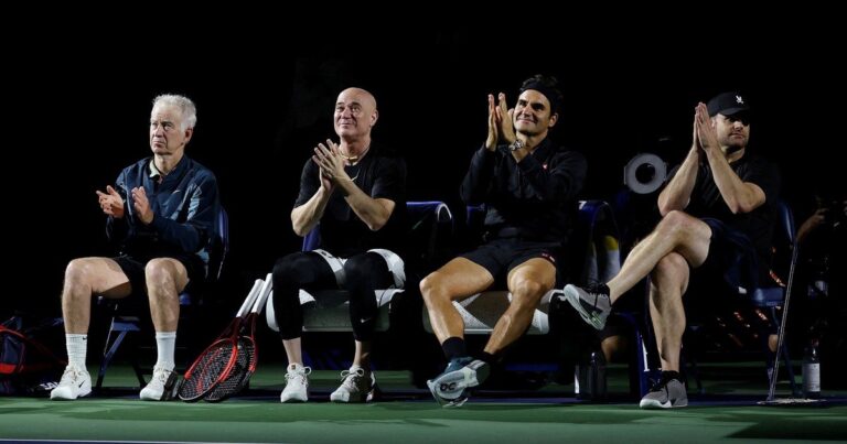 Roger Federer en el estadio Arthur Ashe durante el evento de exhibición del US Open