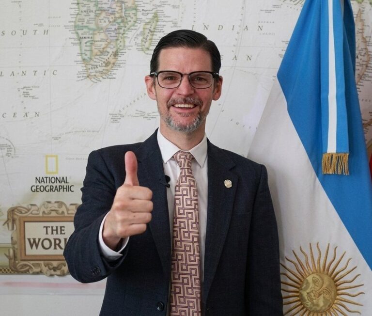 Sabino Vaca Narvaja en un evento académico