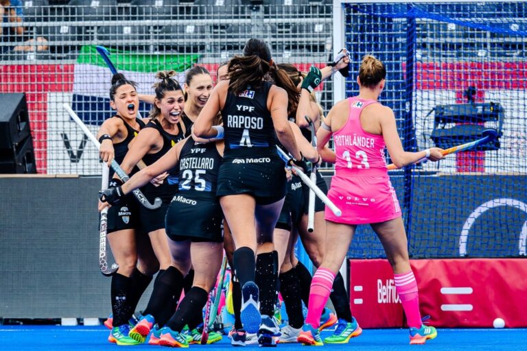 Jugadoras de la selección argentina de hockey celebrando durante el partido contra Alemania en el Mundial 2026