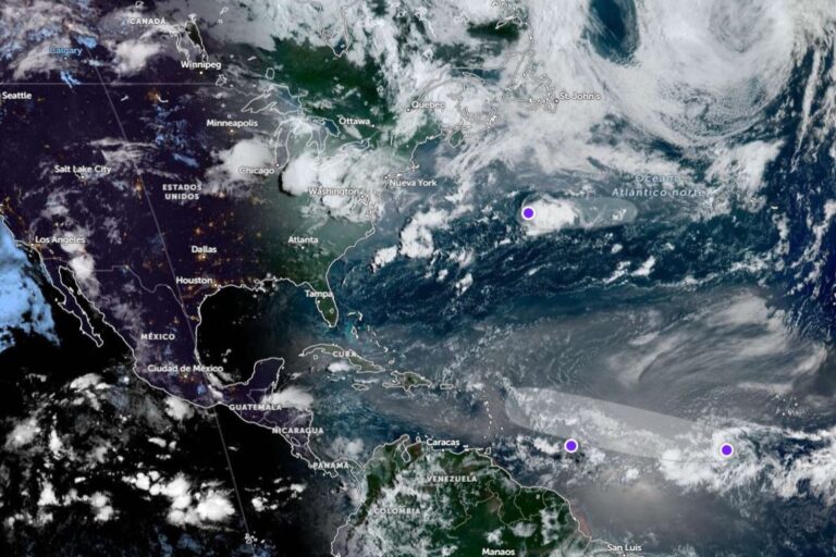Mapa del Atlántico con sistemas bajo vigilancia del NHC