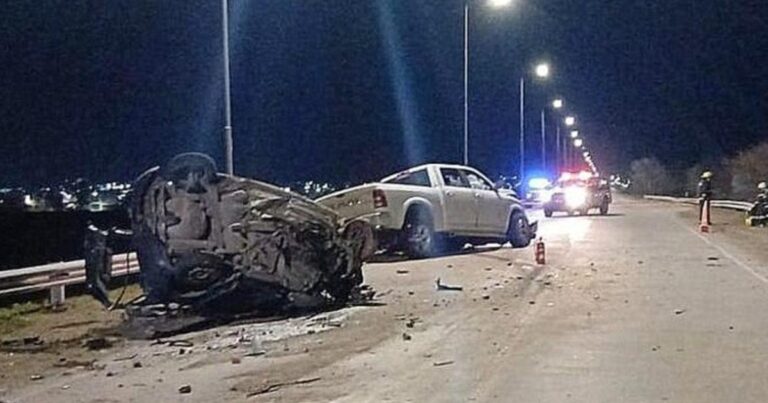 Choque frontal entre una camioneta y un auto en Alta Gracia