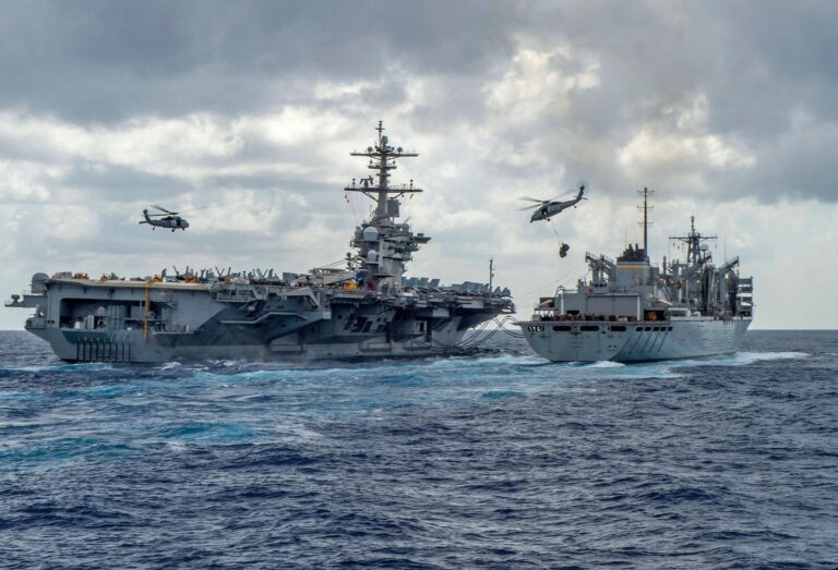 USS George Washington navegando en el océano Pacífico