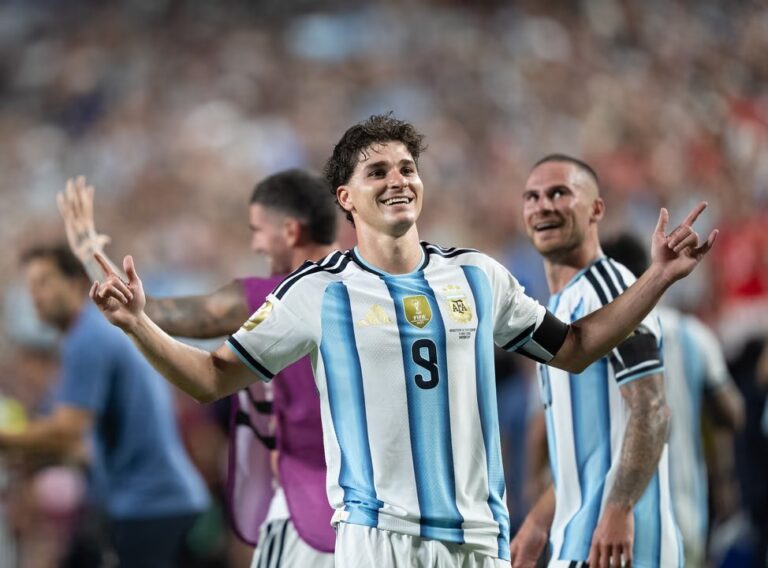 Julián Álvarez con la Selección argentina