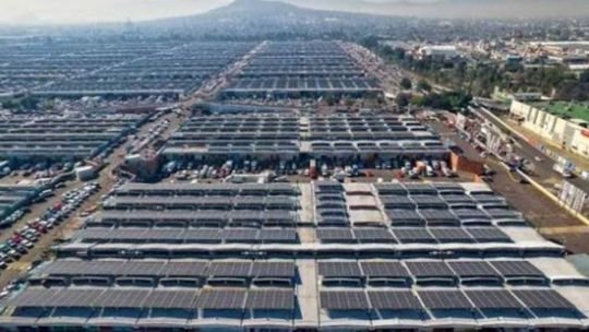 Paneles solares en un parque fotovoltaico