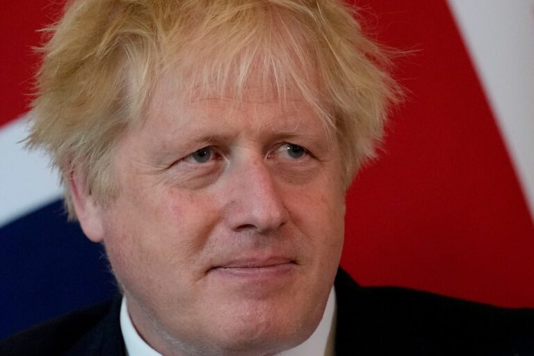 Boris Johnson en una conferencia de prensa