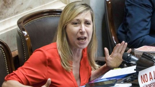 Myriam Bregman, diputada del Frente de Izquierda de los Trabajadores (FIT), durante una entrevista.