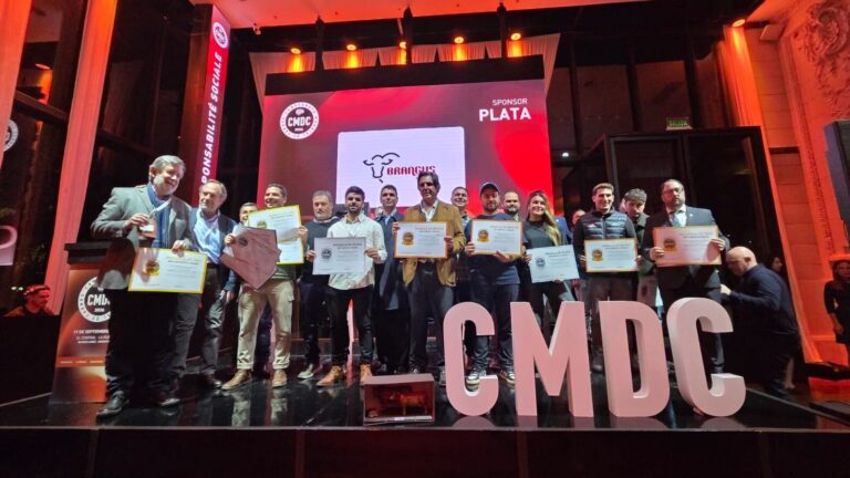 Jurado evaluando cortes de carne durante el Campeonato Mundial de Carnes 2026 en La Rural, Buenos Aires