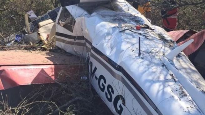 Avioneta Piper Comanche 250 siniestrada en zona de monte cerca del aeródromo de Coronel Olmedo, Córdoba