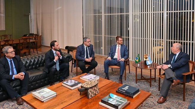 Reunión de diputados argentinos con el canciller brasileño Mauro Vieira en Itamaraty
