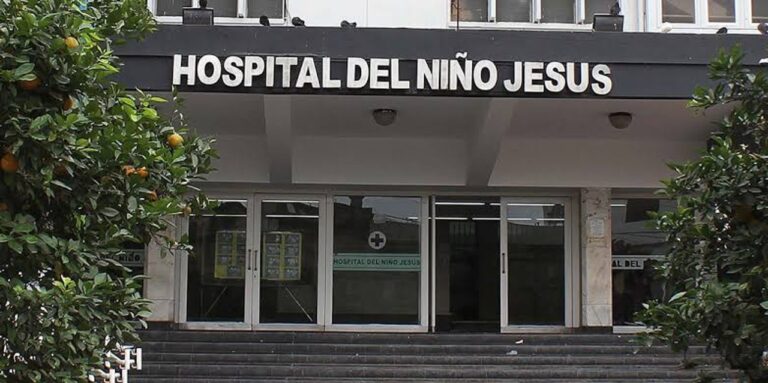 Frente del Hospital del Niño Jesús en San Miguel de Tucumán