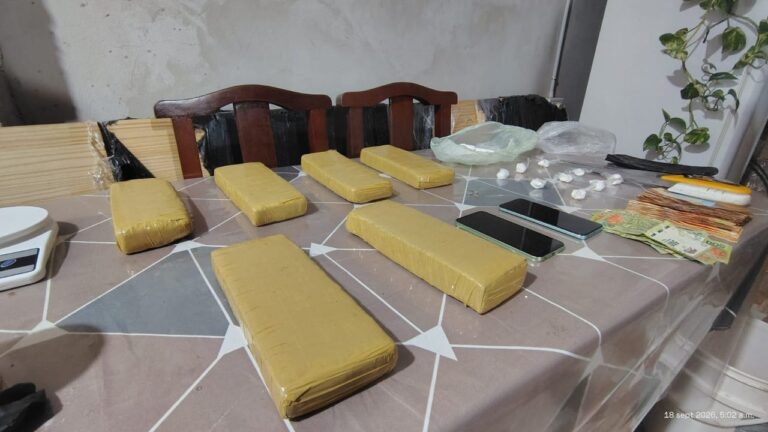 Operativo policial en Ciudad Oculta con detenidos y droga secuestrada