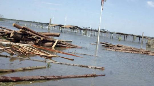Río Paraná con nivel elevado en la región del Litoral argentino