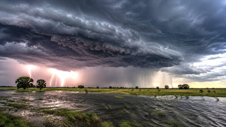Imagen satelital que muestra las condiciones climáticas asociadas al fenómeno de El Niño sobre Sudamérica