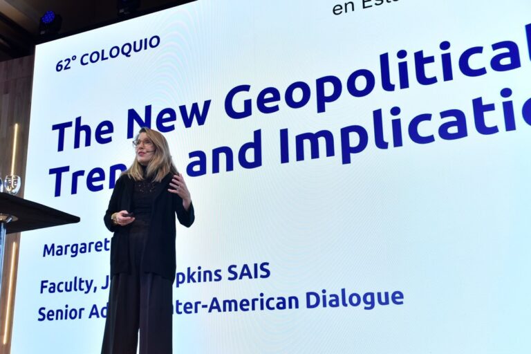 Margaret Myers durante su exposición en el 62° Coloquio de IDEA en Mar del Plata