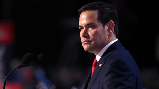 Marco Rubio durante una gira por Sudamérica