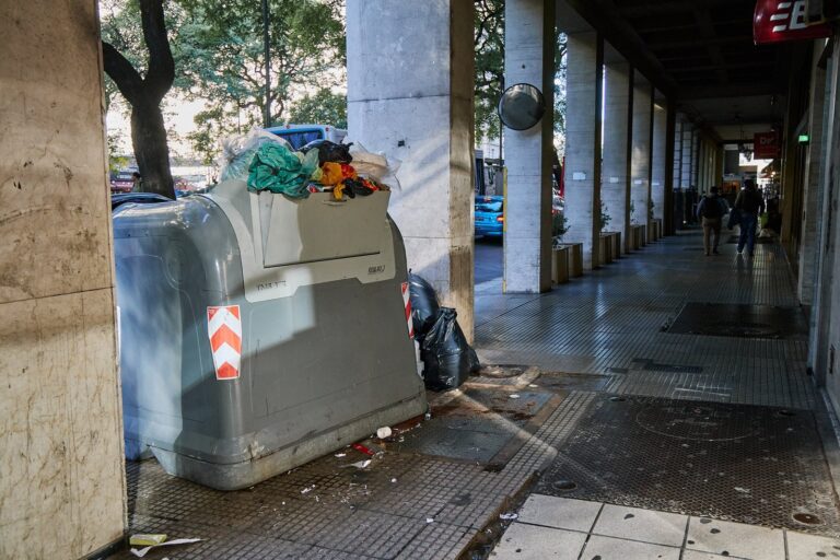 Contenedores de basura antivandálicos en la Ciudad de Buenos Aires