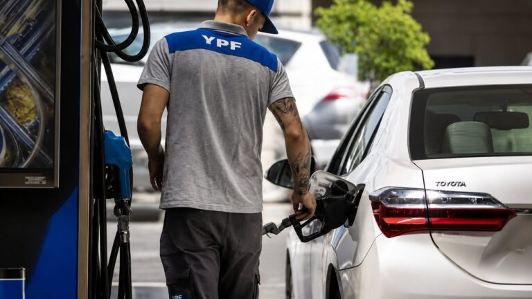 Surtidor de combustible