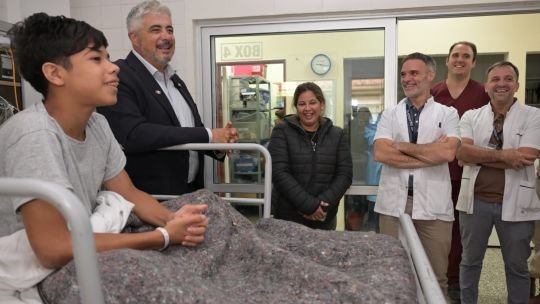 Equipo médico del Hospital de Niños de Córdoba durante una intervención cardiovascular