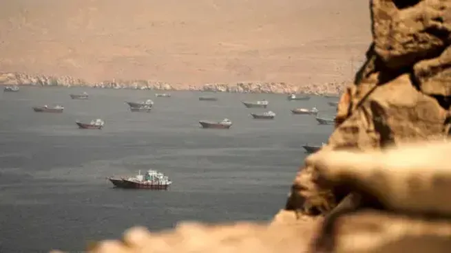Vista del estrecho de Ormuz con buques petroleros