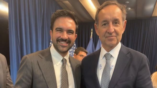 Fulvio Pompeo junto a Zohran Mamdani en la cumbre Urban 20 en Nueva York