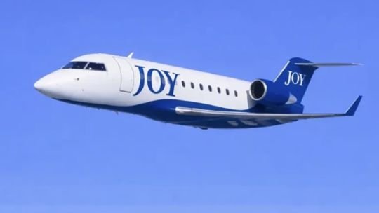 Avión de JOY Airline en el aeropuerto Gobernador Horacio Guzmán de Jujuy