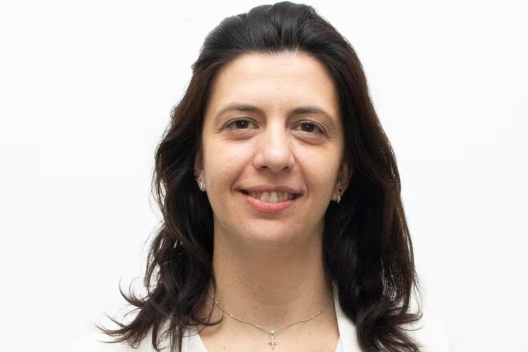Jueza Laura de Marinis hablando en una entrevista radial