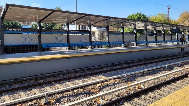 Escaleras de un túnel peatonal en mal estado