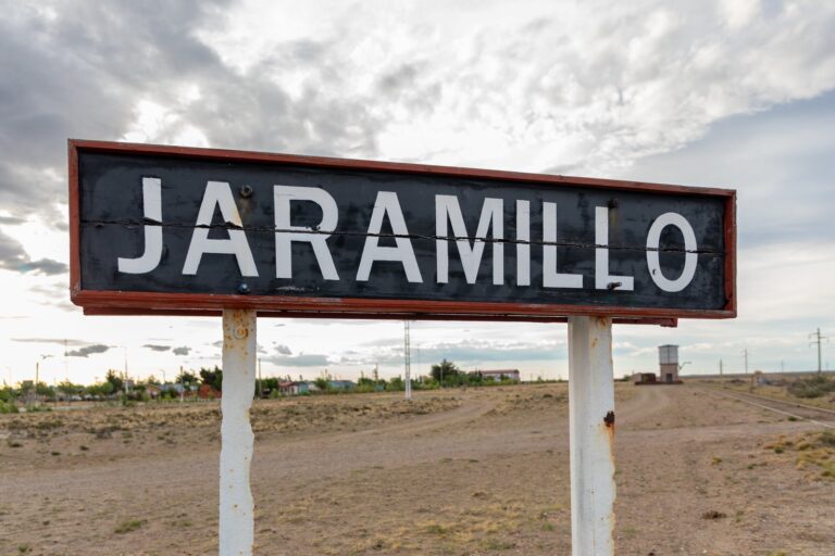 Justo Héctor González en la exestación de trenes de Jaramillo, Santa Cruz