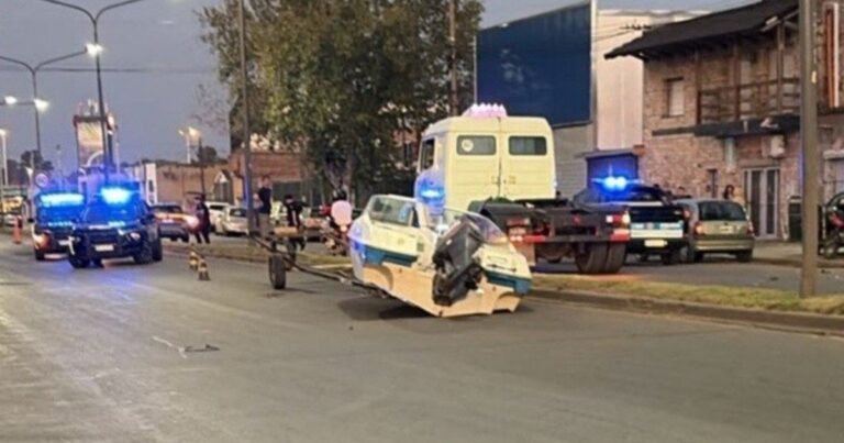 Lancha impactó contra camioneta en avenida de Rosario