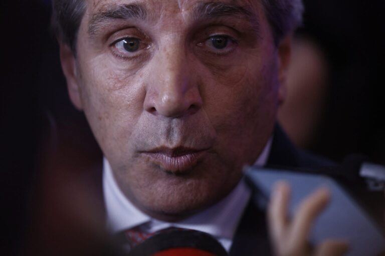 Luis Caputo en conferencia de prensa
