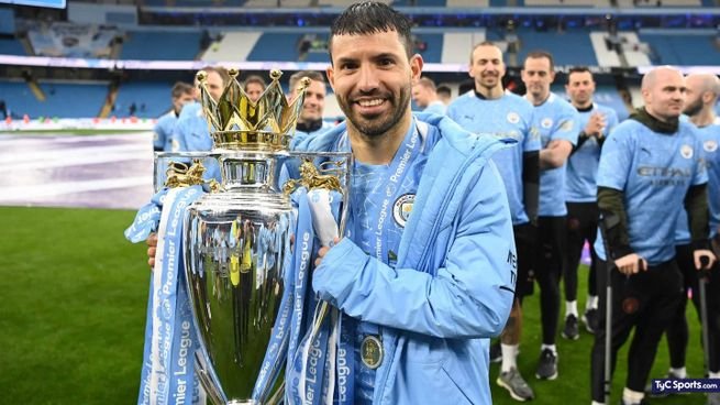 Sergio Agüero celebrando un gol con la camiseta del Manchester City