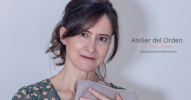 María Leániz, organizadora profesional, en su espacio de trabajo