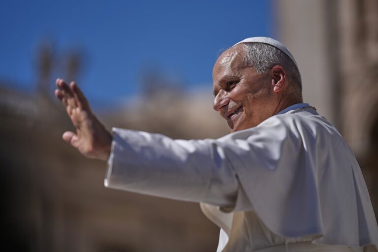 El papa León XIV durante una ceremonia religiosa