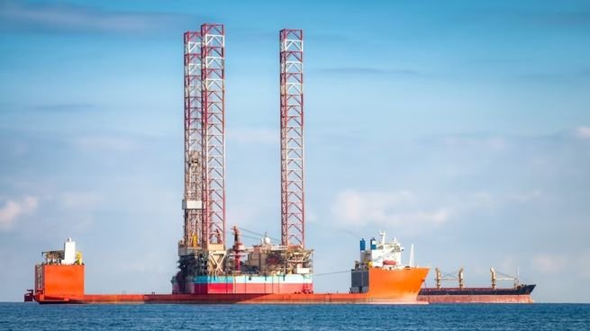 Plataforma petrolera en el mar