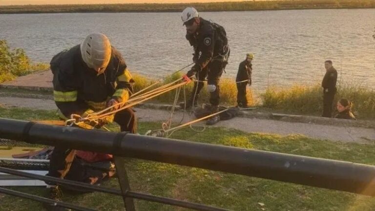 Operativo de rescate en la barranca del río Paraná, Rosario