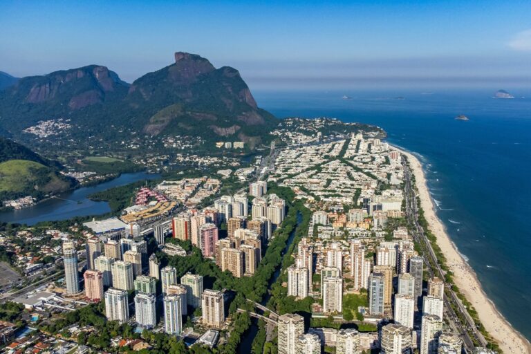 Vista del Cristo Redentor en la cima del Corcovado, Río de Janeiro