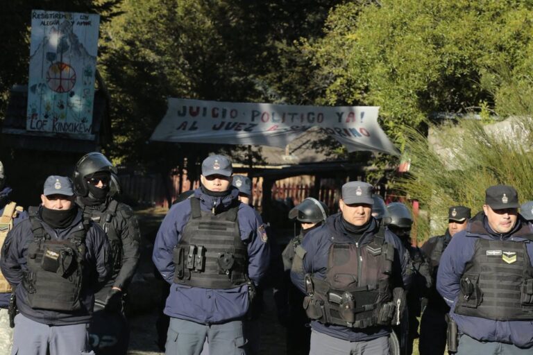 Operativo policial en el Lote Pastoril 42, Villa La Angostura