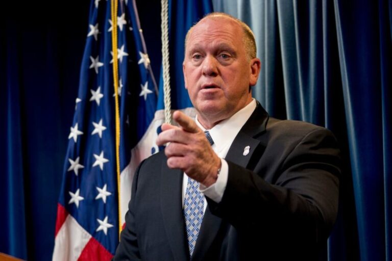 Tom Homan durante una entrevista