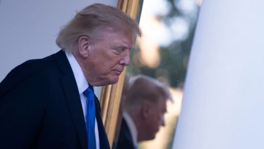 Imagen de la Casa Blanca con la palabra México tachada y sustituida por América