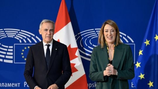 Ursula von der Leyen y Mark Carney durante el anuncio de la propuesta de asociación