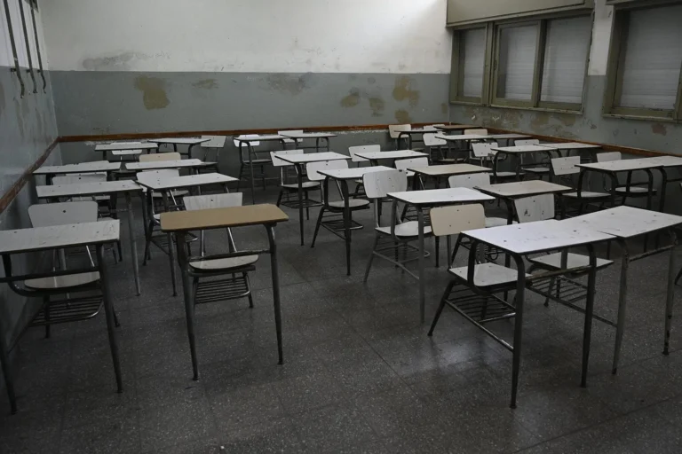 Estudiantes en un aula escolar en Argentina