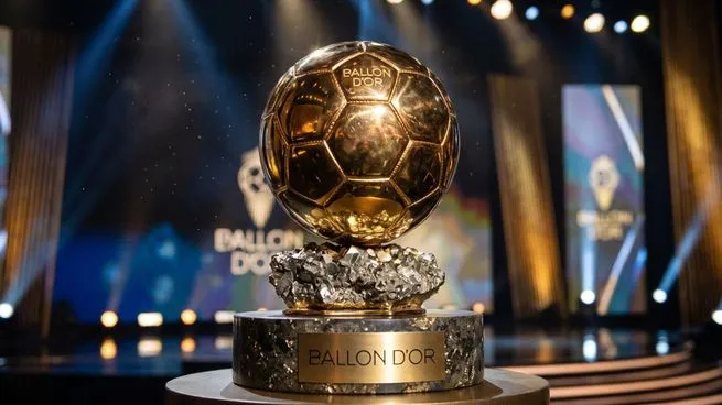 Trofeo del Balón de Oro en la gala de 2026 en el London Palladium