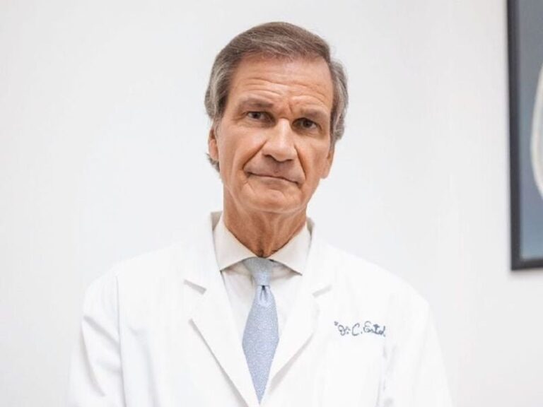 Retrato del neurólogo Conrado Estol durante una entrevista