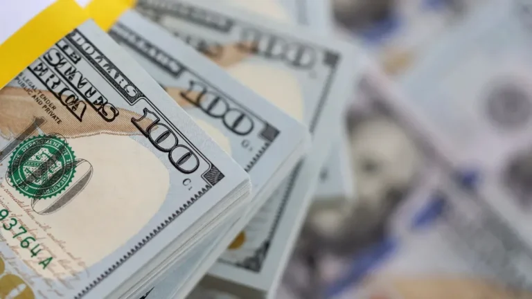 Cotización del dólar mayorista en pizarra electrónica
