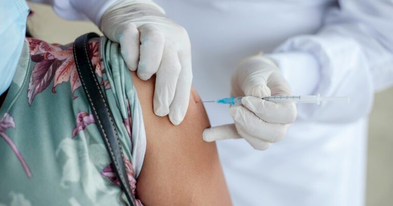 Vacuna antigripal de ARN mensajero aprobada para mayores de 50 años