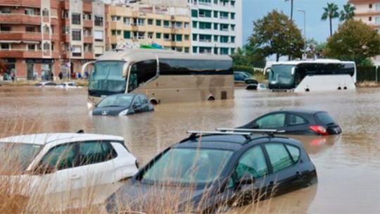 Calle inundada en Barcelona tras las lluvias torrenciales