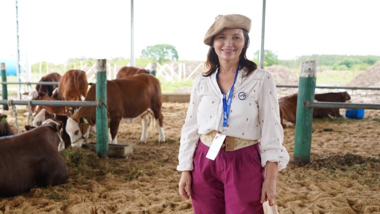 Mariela Martínez Zampa, presidenta de la Sociedad Rural de Chaco, en el campo